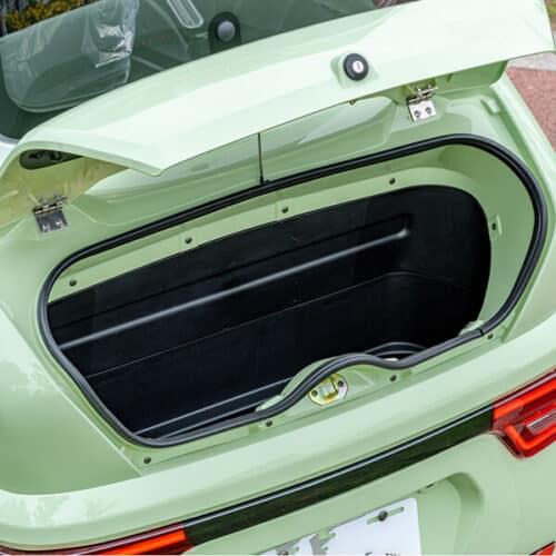 fully-enclosed-electric-cabin-Scooter-with-trunk